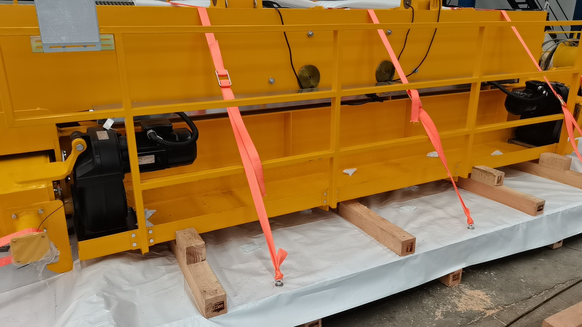 長20米、重40噸的大型設(shè)備木箱，需要注意